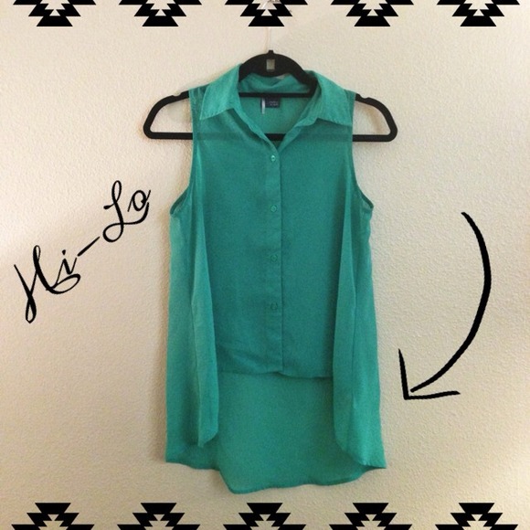 Host pick! Sparkle & Fade Brand Green Hi-Lo Blouse
