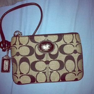 Real black coach wrist-lit purse. Brand new!!!!