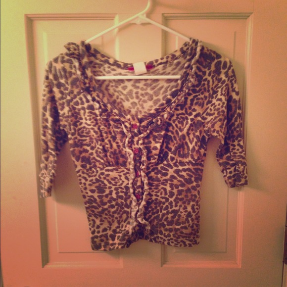 Really cute cheetah top!