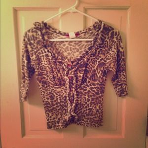 Really cute cheetah top!