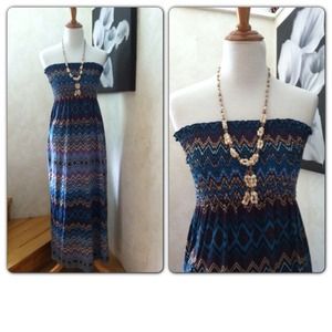 Strapless Maxy Dress with Necklace.