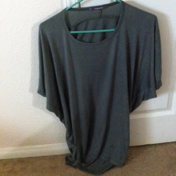 ❌SOLD❌Flowy green top