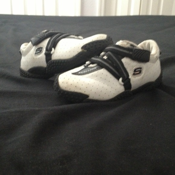 Skechers