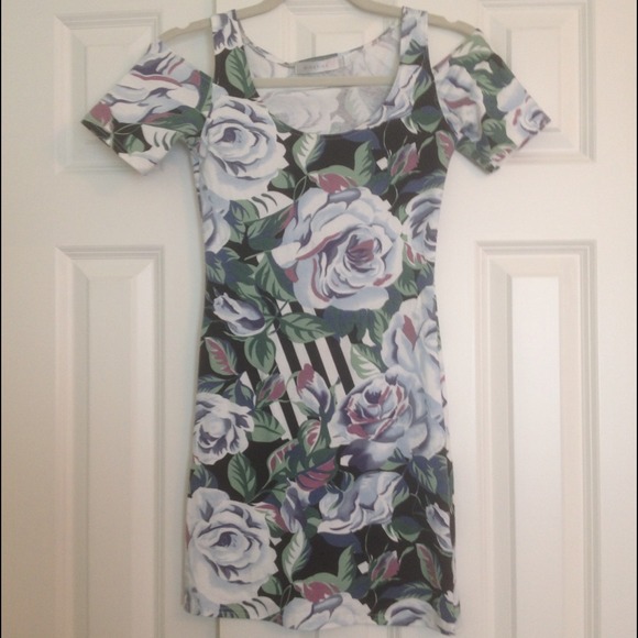 🎉HP🎉Minkpink floral dress - Picture 3 of 3