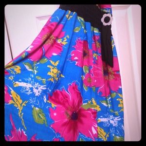 Summer maxi dress,great summer colors.