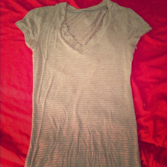 V-neck tight tee!
