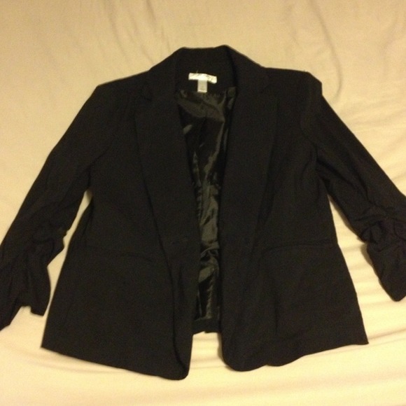 🔴BUNDLED🔴 Dress barn Black Ruched Sleeve Blazer
