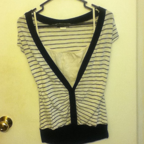 💢Gifted💢 Black an whit stripped shirt - Picture 1 of 2