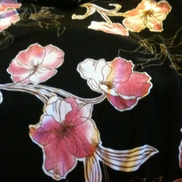 2 floral pattern shell tops bundle, XL - Picture 4 of 4