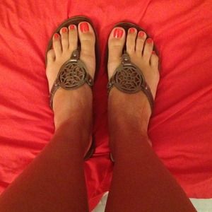 Really cute flip flops!