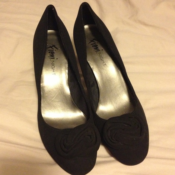 💥REDUCED💥 Black Suede Flower Heels