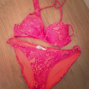 Bikini, worn only once !