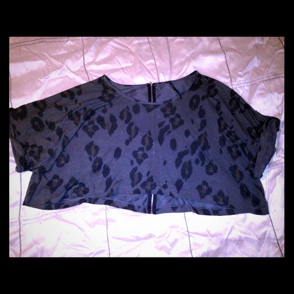 Printed off the shoulder crop top - Picture 1 of 3