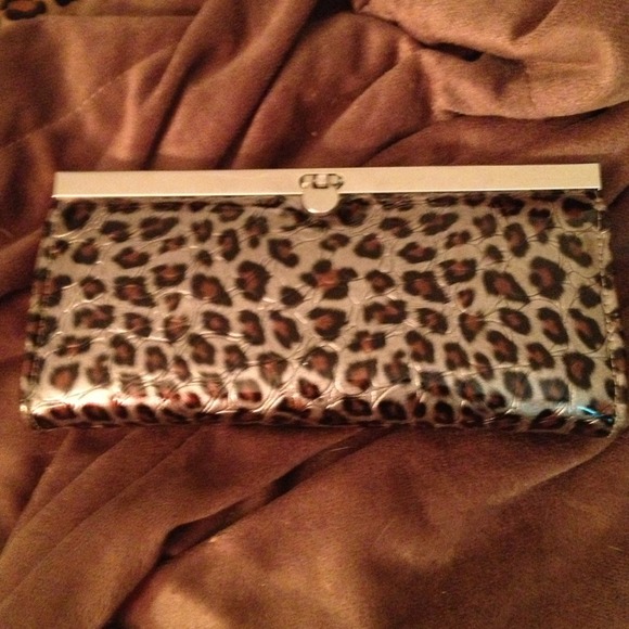💢SOLD💢Cheetah print wallet