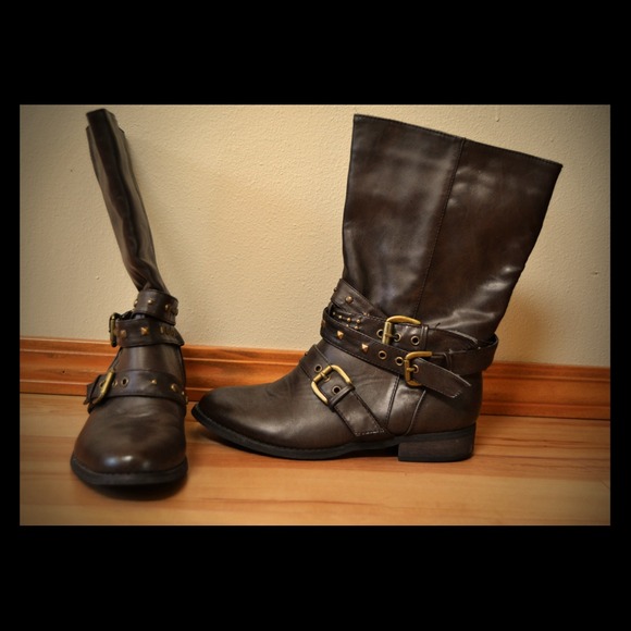 Short brown boots