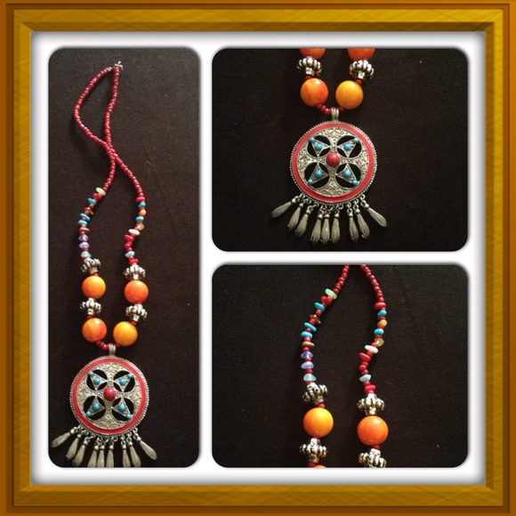 ❌Sold ❌Gorgeous tribal looking necklace