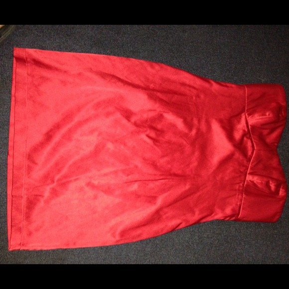 Red evening dress - Picture 1 of 2