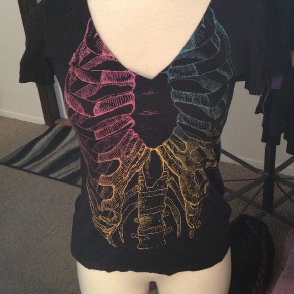 Skeleton tee