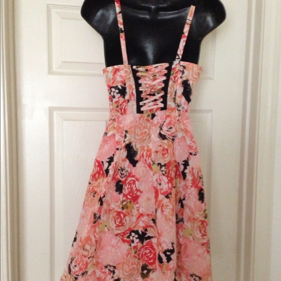 🎀💞HOST PICK 💞🎀 FLORAL DRESS SIZE S #BUNDLED# - Picture 3 of 3