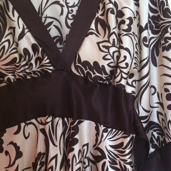 Dress - Picture 2 of 4