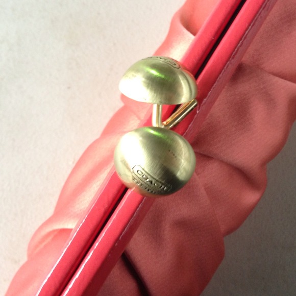 Coach Clutch - Picture 2 of 4