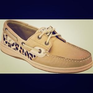 Cute cheetah sperry top siders!