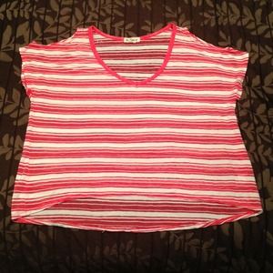 ❌SOLD IN BUNDLE❌Cold shoulder hi-lo top