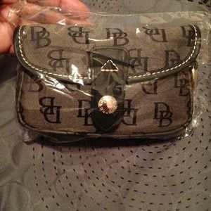 🎀👛Brand New Dooney & Bourke Wristlet👛🎀