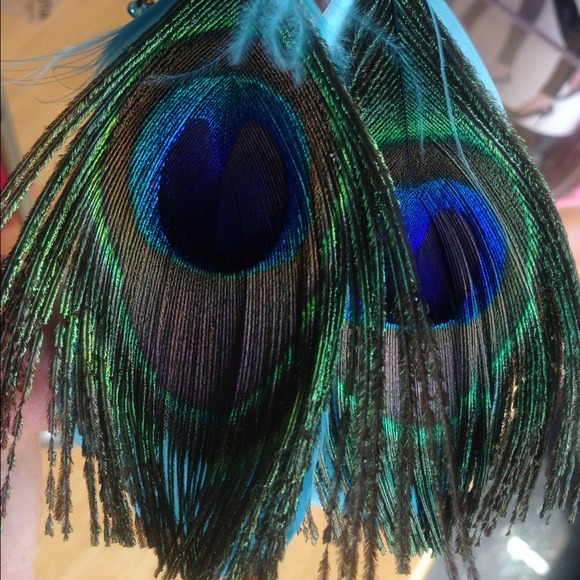 🚫BUNDLED🚫💟Sale $5  Peacock Feather Earrings - Picture 3 of 3
