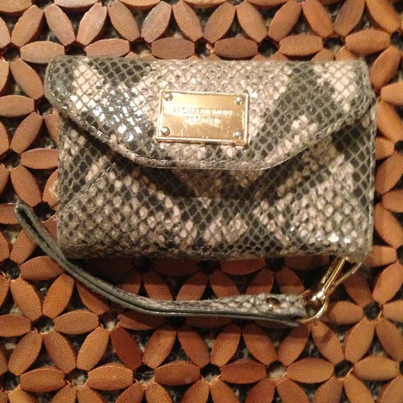 Michael Kors Clutches & Wallets - Micheal Kors iPhone 4 Case