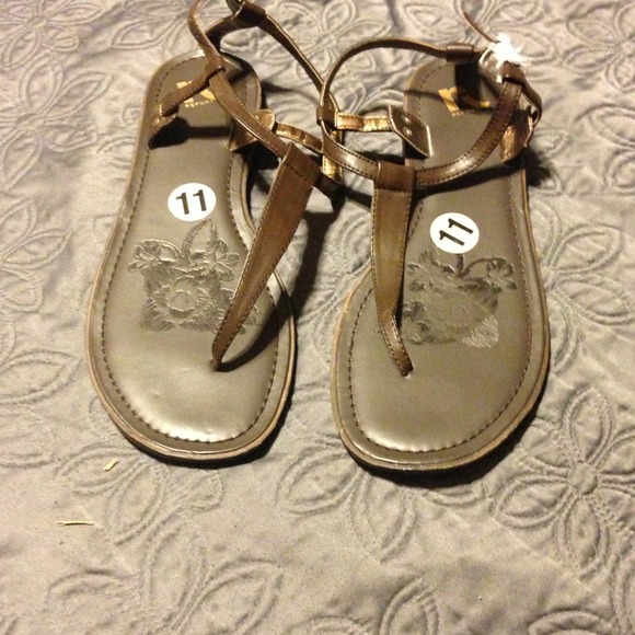 🔴Traded🔴T strap sandals