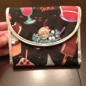 A sinfully adorable Betseyville wallet 🍦🍧🍰