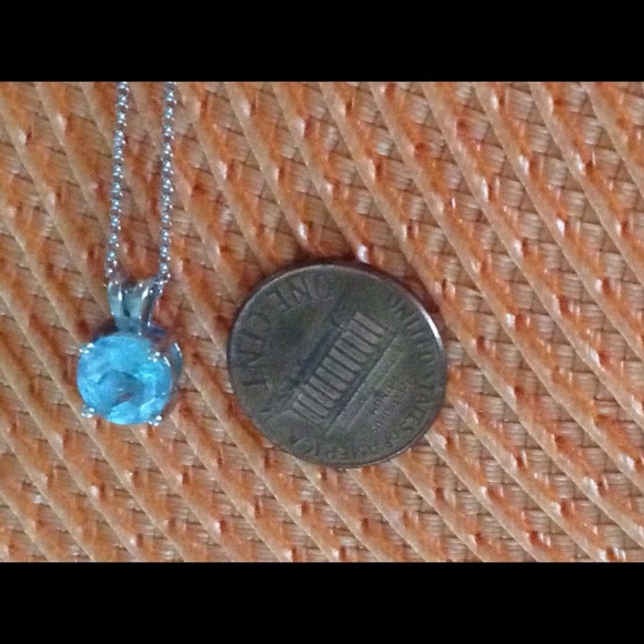 Aquamarine Gemstone Solitaire in 18K White Gold - Picture 2 of 4