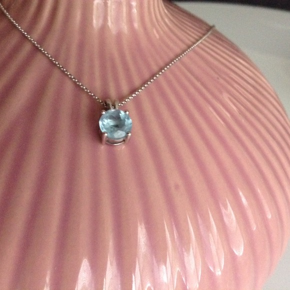 Aquamarine Gemstone Solitaire in 18K White Gold - Picture 3 of 4