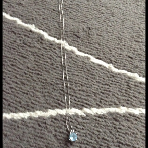 Aquamarine Gemstone Solitaire in 18K White Gold - Picture 4 of 4