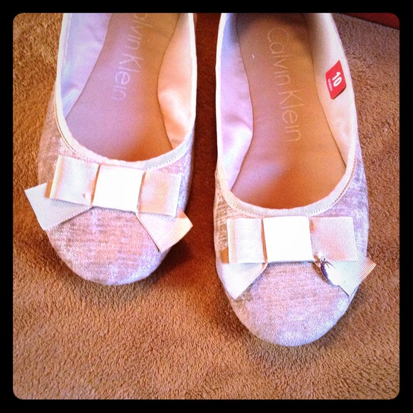 Calvin Klein Bow Slippers - Picture 1 of 4