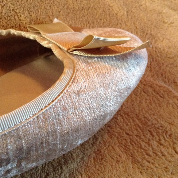 Calvin Klein Bow Slippers - Picture 3 of 4