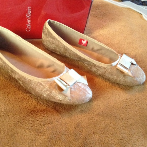 Calvin Klein Bow Slippers - Picture 4 of 4