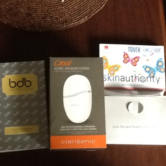 Brand new women's facial skin care kit