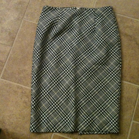 !!!!SOLD!!!! White House Black Market skirt