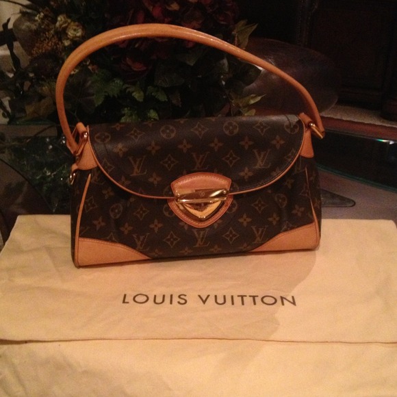 100% Authentic Louis Vuitton Beverly MM Handbag.
