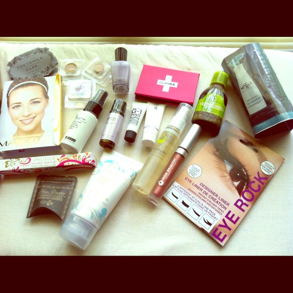 💢SOLD💢Deluxe Beauty Samples💄