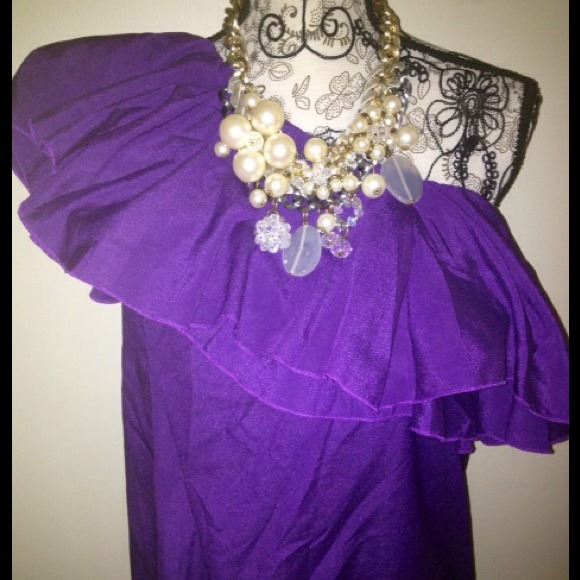 Tops - 🌟RESERVED for @bonitachica87 One-sided ruffle top