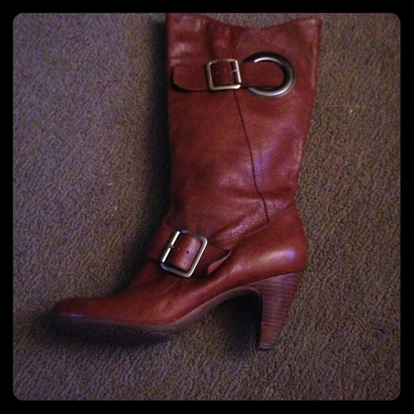 BCBG brown leather boots w/ gold buckles 😍