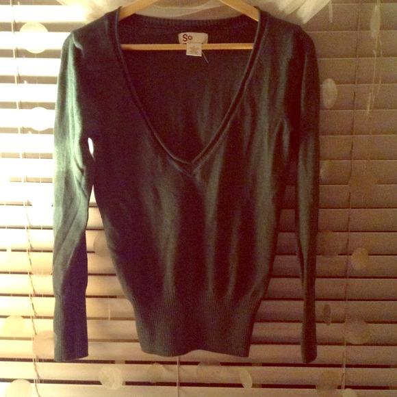 V-neck Green sweater