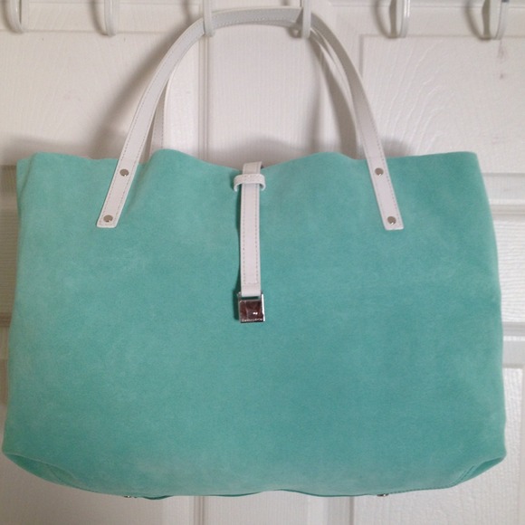 🚫🚫SOLD🚫🚫Tiffany & Co. Python Reversible Tote - Picture 2 of 4