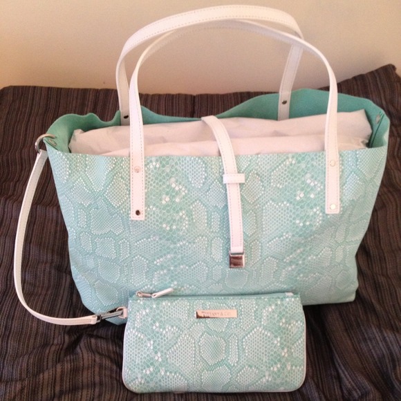🚫🚫SOLD🚫🚫Tiffany & Co. Python Reversible Tote - Picture 3 of 4