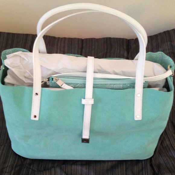 🚫🚫SOLD🚫🚫Tiffany & Co. Python Reversible Tote - Picture 4 of 4