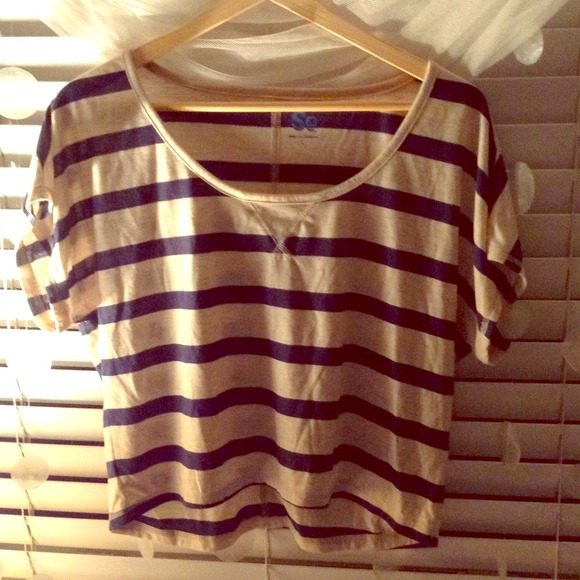 Navy and cream crop top
