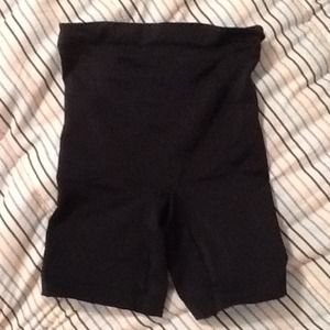 Skweez by Jill Zarin spanx shorts shapers black👾